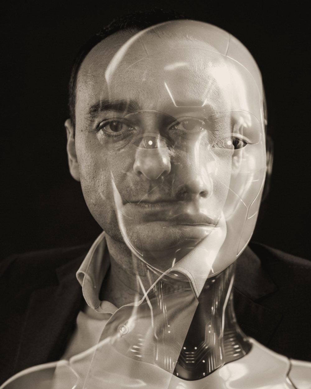 Press photo: Tali Režun behind a translucent android head